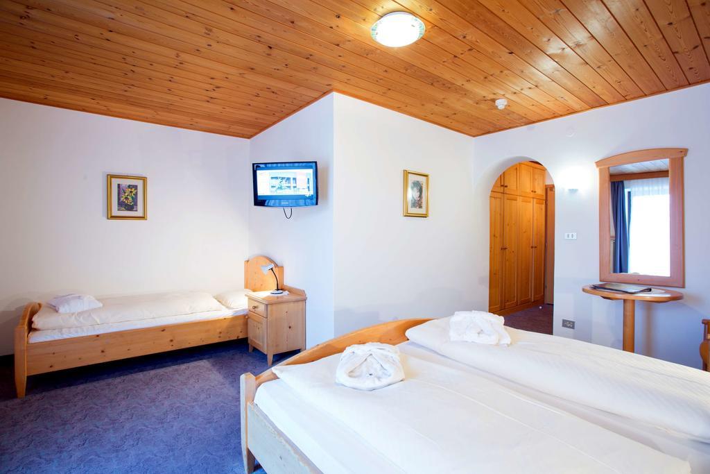 Good Life Hotel Zirm Obereggen Ruang foto