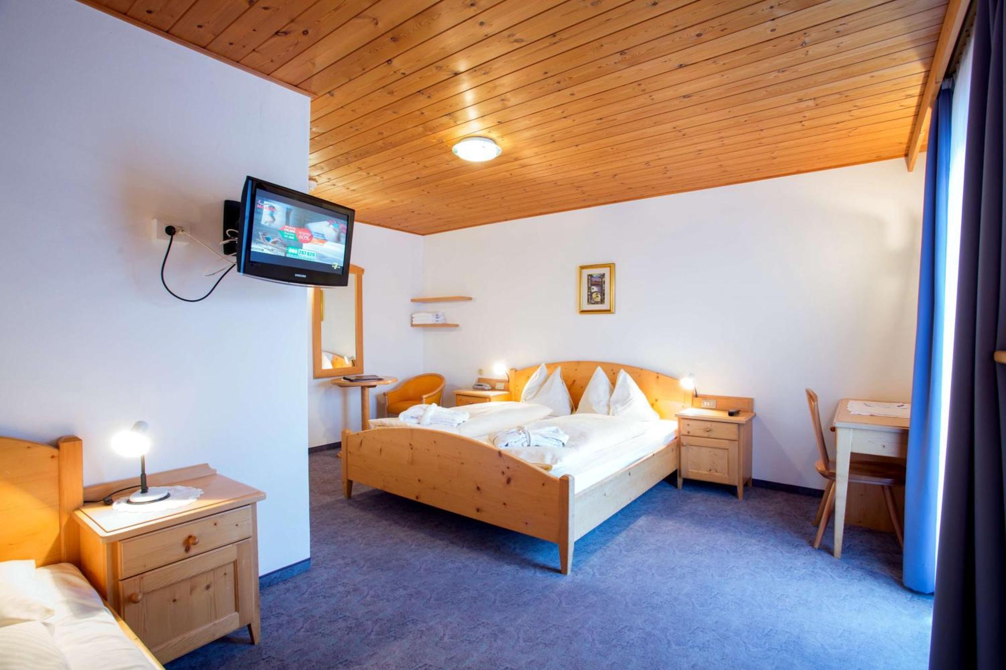 Good Life Hotel Zirm Obereggen Ruang foto