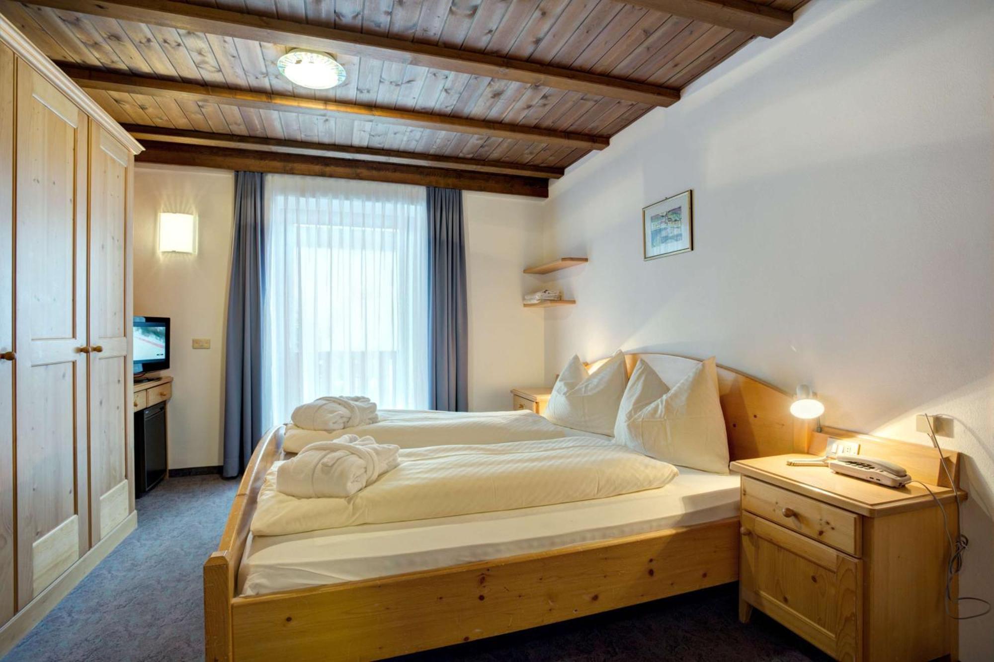 Good Life Hotel Zirm Obereggen Ruang foto